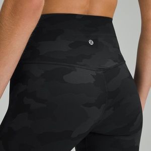 Lululemon Align™ Super-High-Rise Pant 28” in Camo. Size 6
